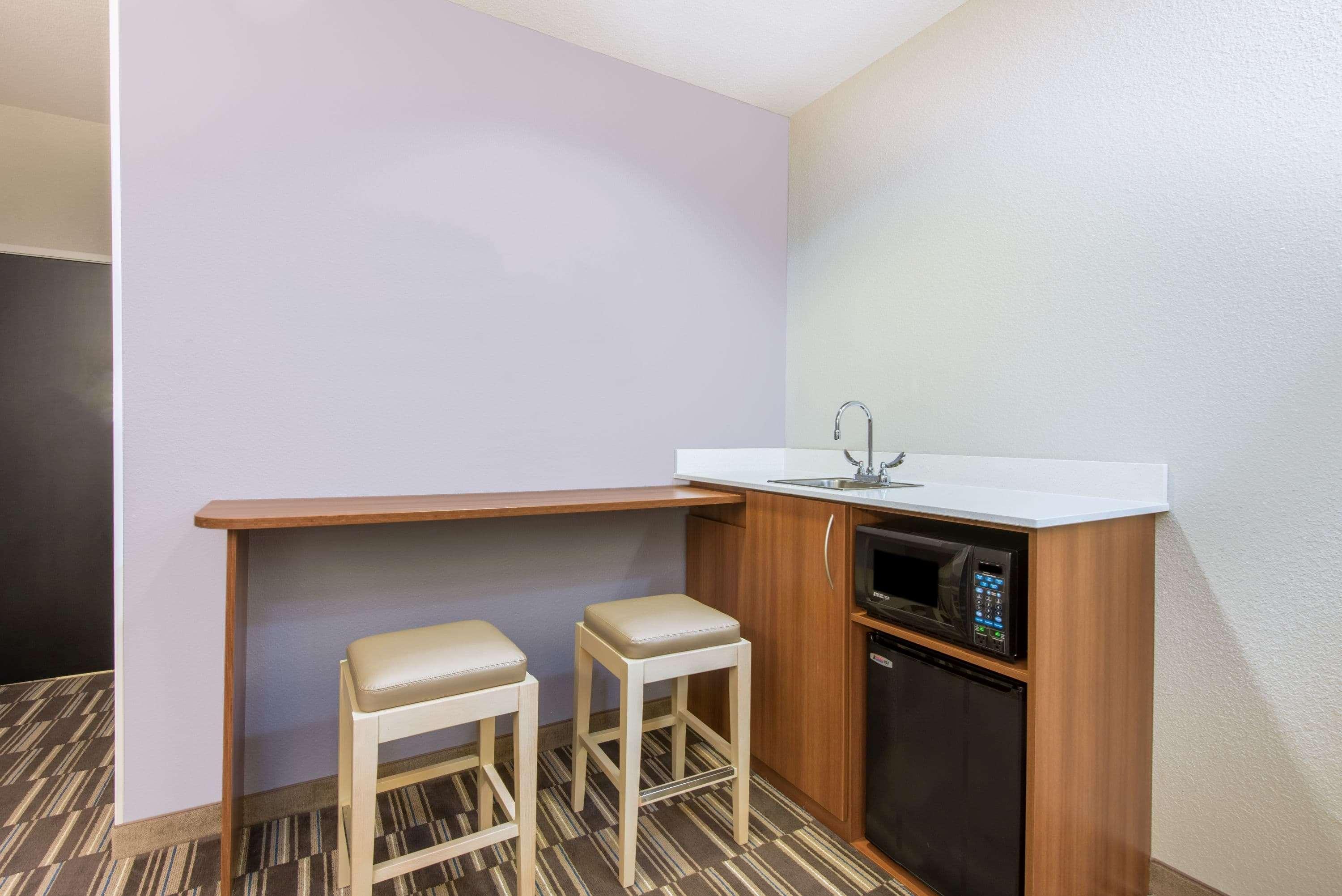 Microtel Inn & Suites By Wyndham Cadiz Экстерьер фото