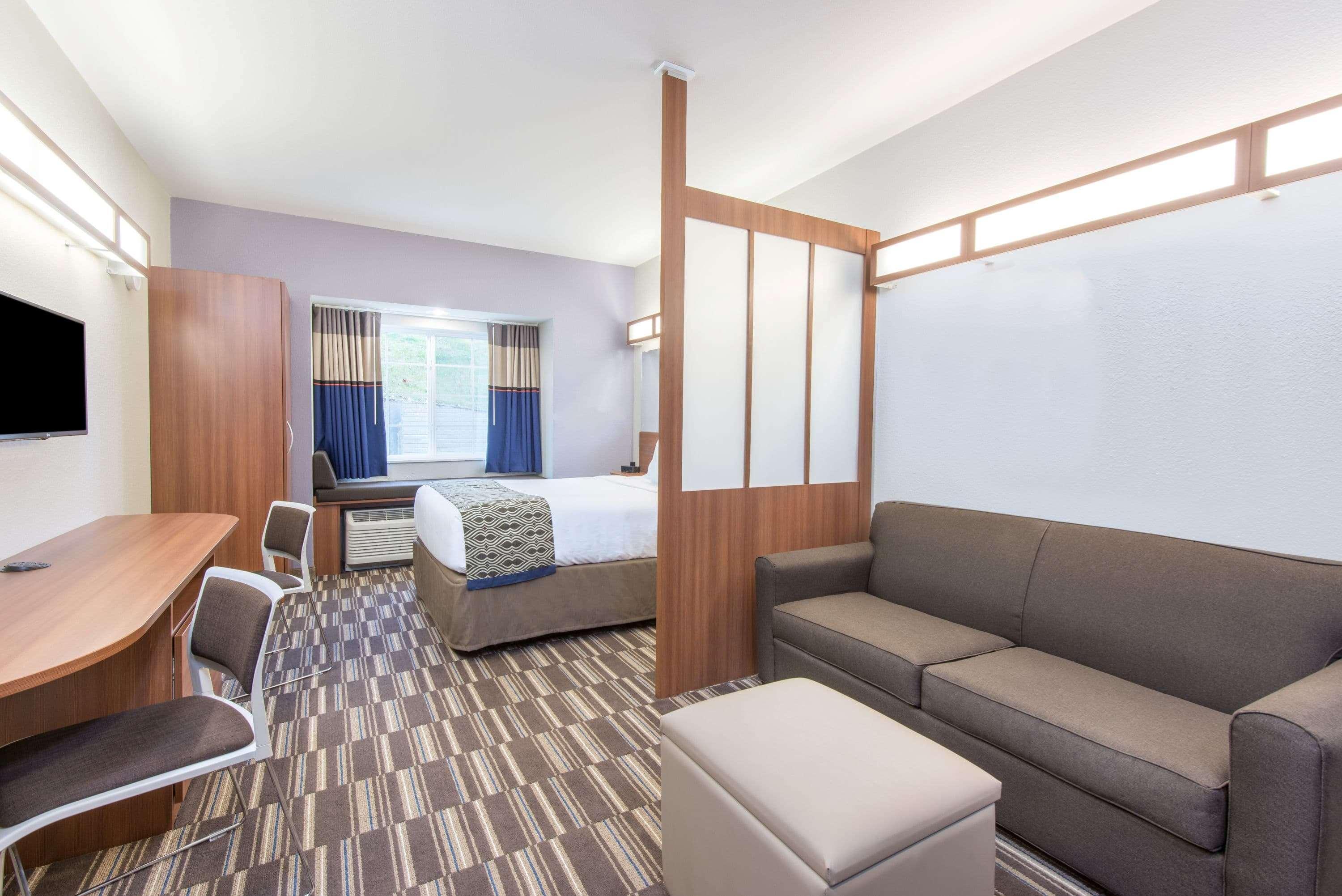 Microtel Inn & Suites By Wyndham Cadiz Экстерьер фото