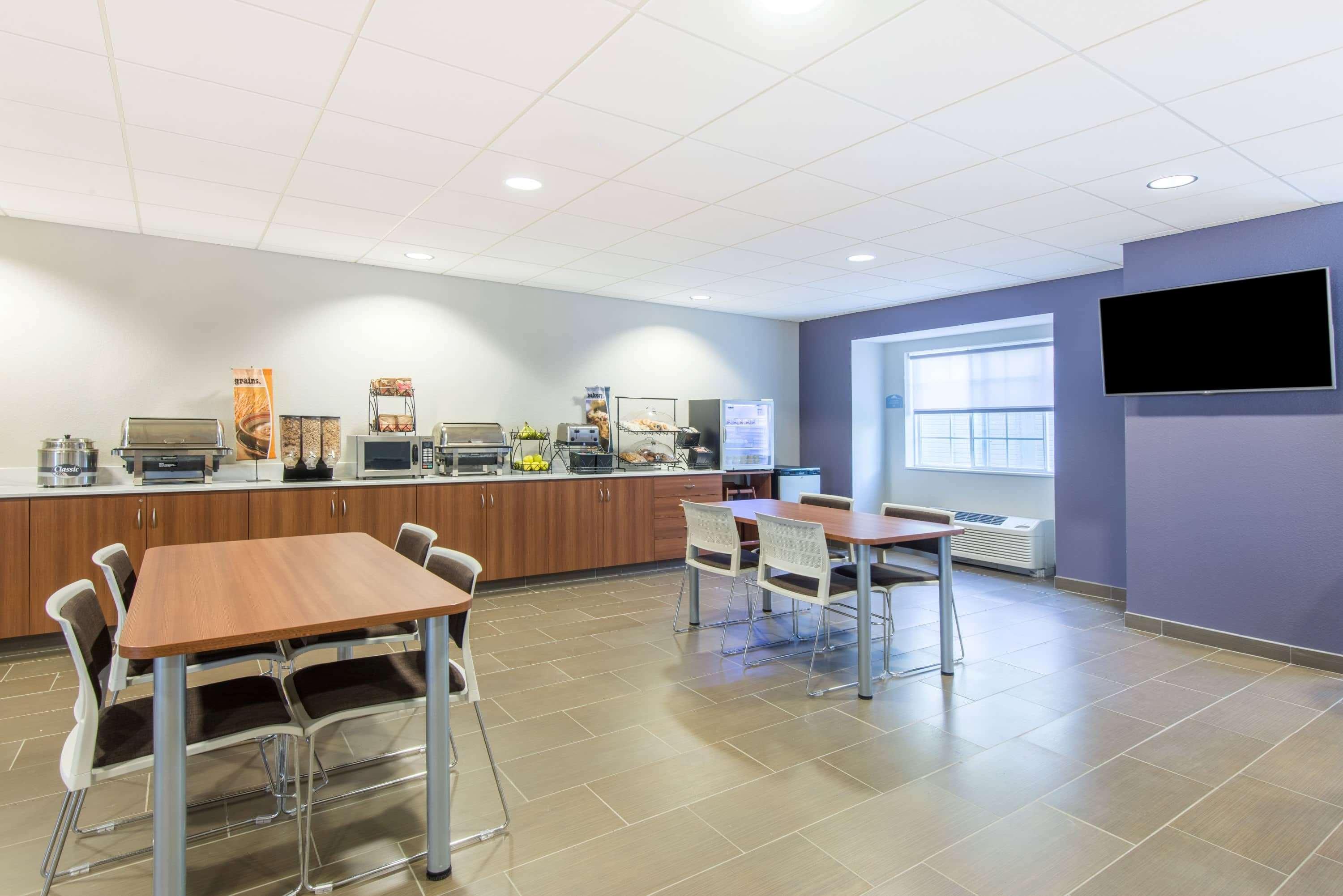 Microtel Inn & Suites By Wyndham Cadiz Экстерьер фото