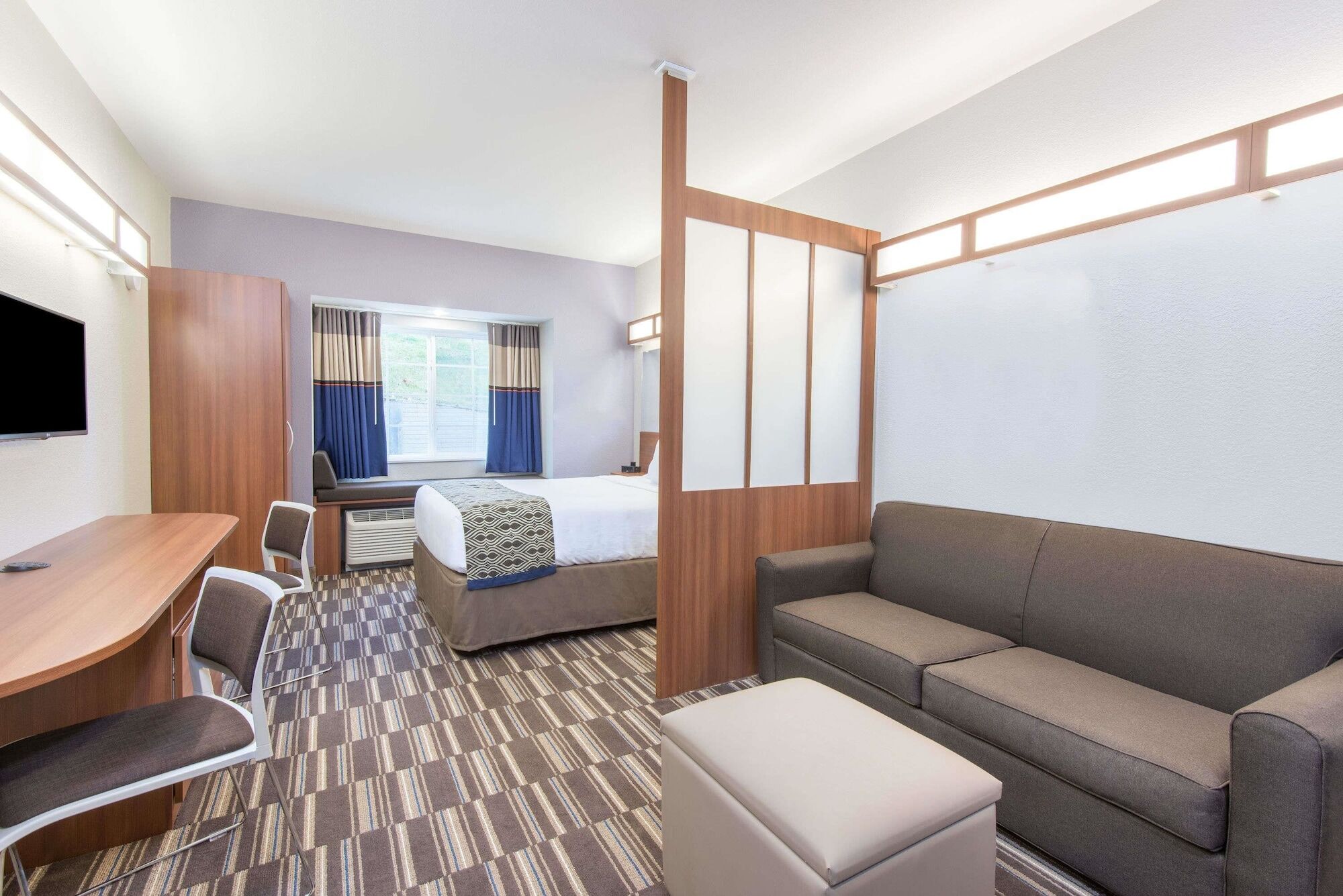 Microtel Inn & Suites By Wyndham Cadiz Экстерьер фото